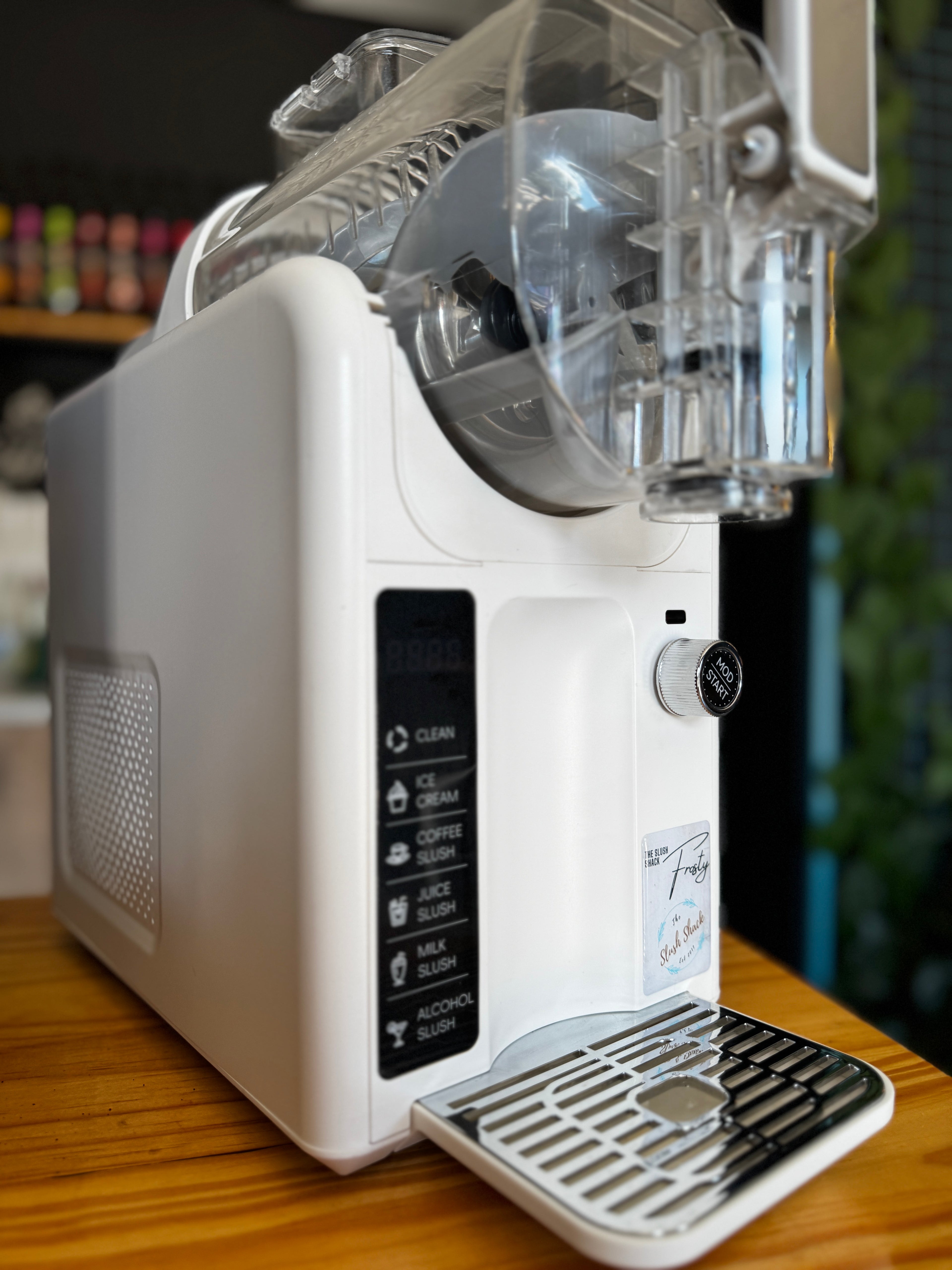 The Frosty 2L Countertop Slush Machine White